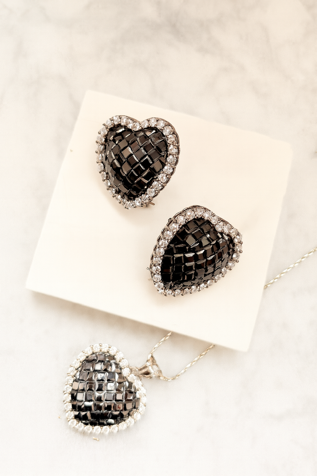 Heart-Shaped Black and Silver Necklace Set– Romantic & Elegant Jewelry for Women