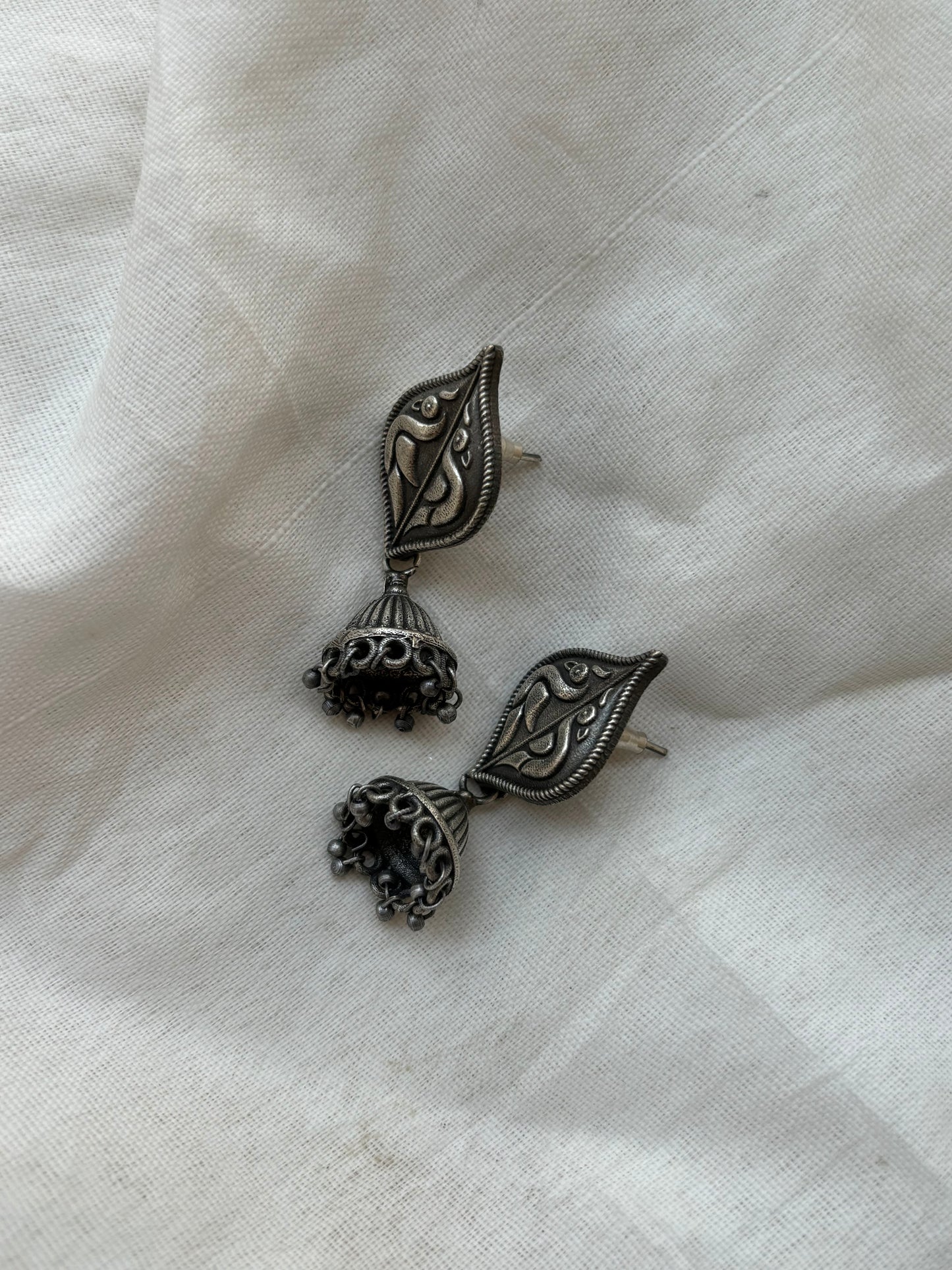 Kamal Surkh Oxidized Jhumki