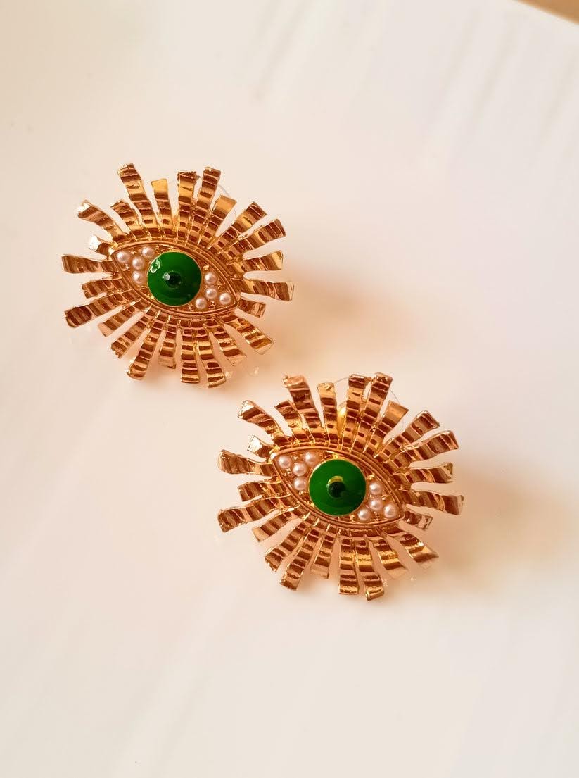 Lustrous Green eyed stud