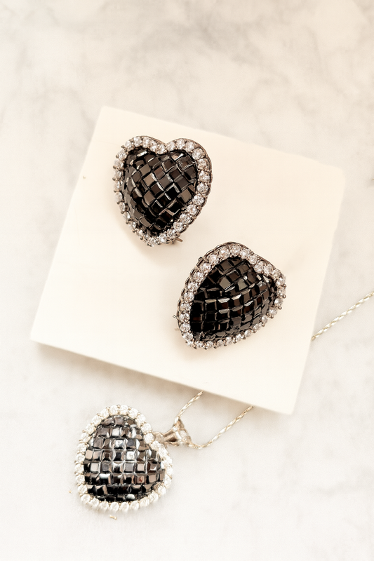 Heart-Shaped Black and Silver Necklace Set– Romantic & Elegant Jewelry for Women