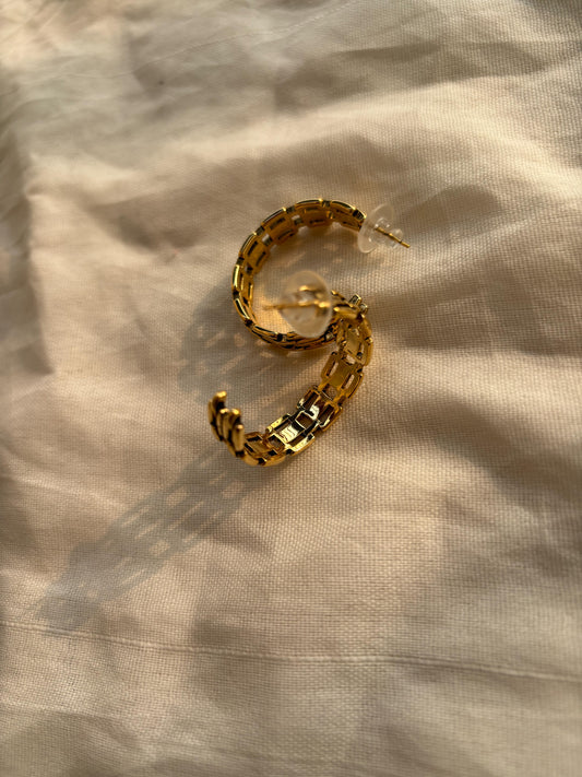 Gleaming Half Hoops