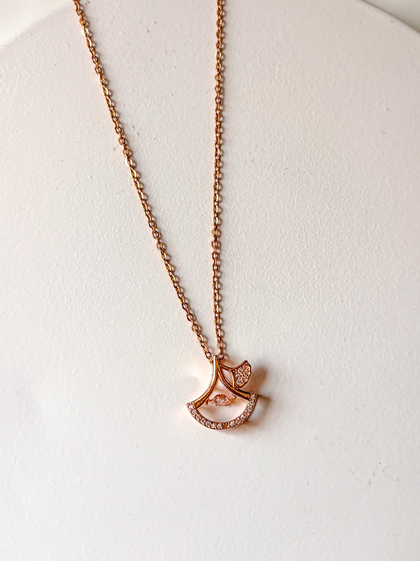 Rosé Arc Necklace