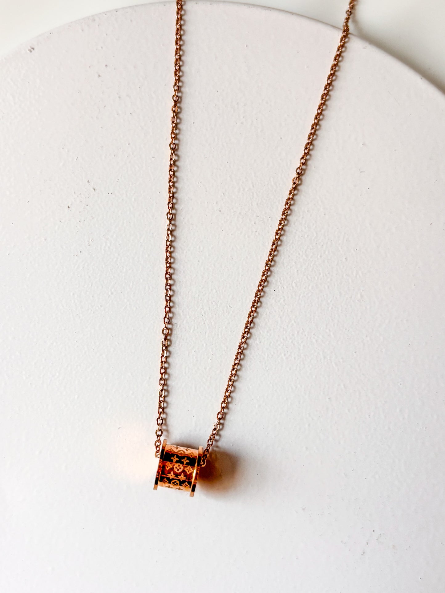 Lustre Loop Necklace