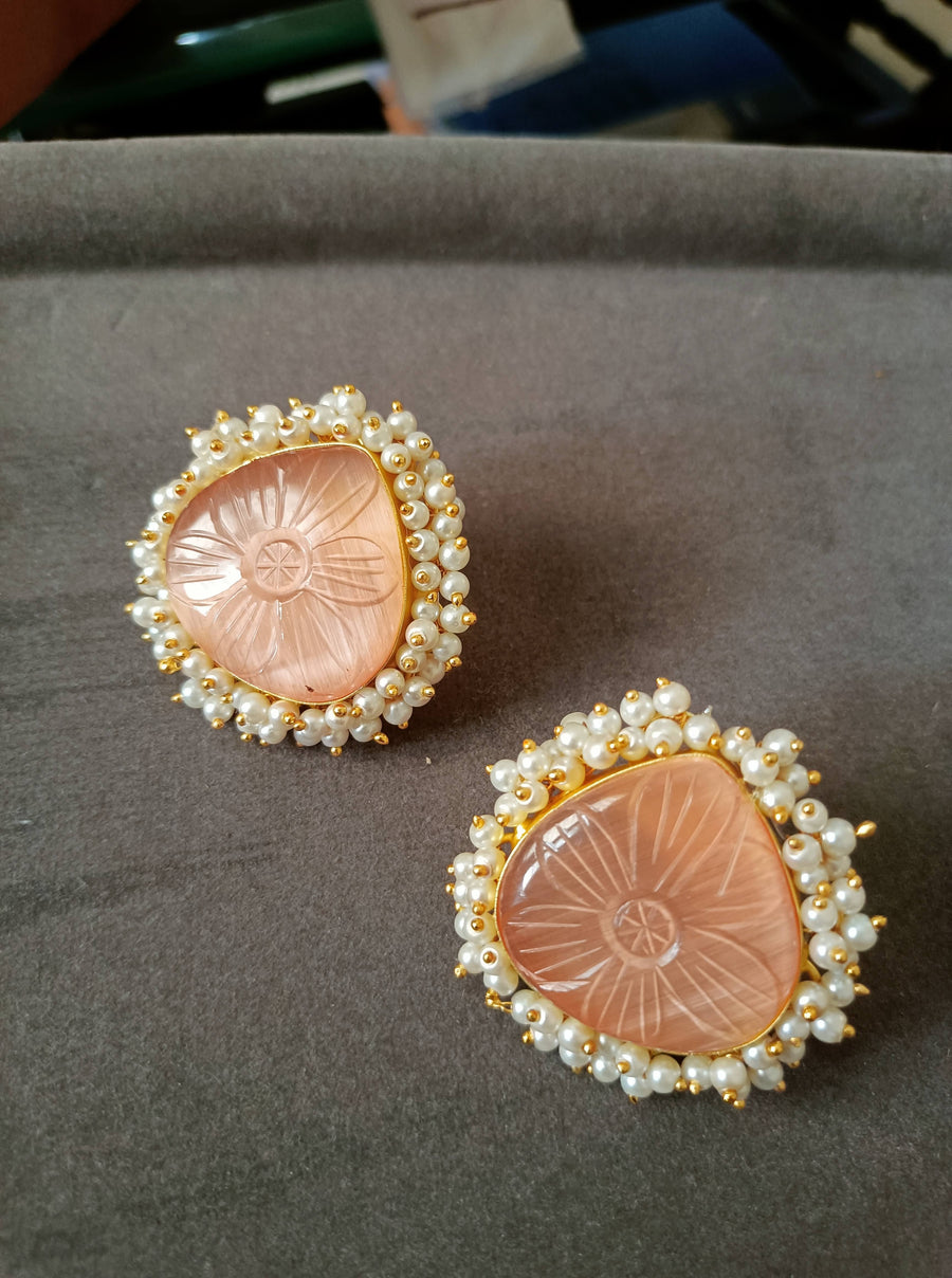 Pearlized Peach Stud