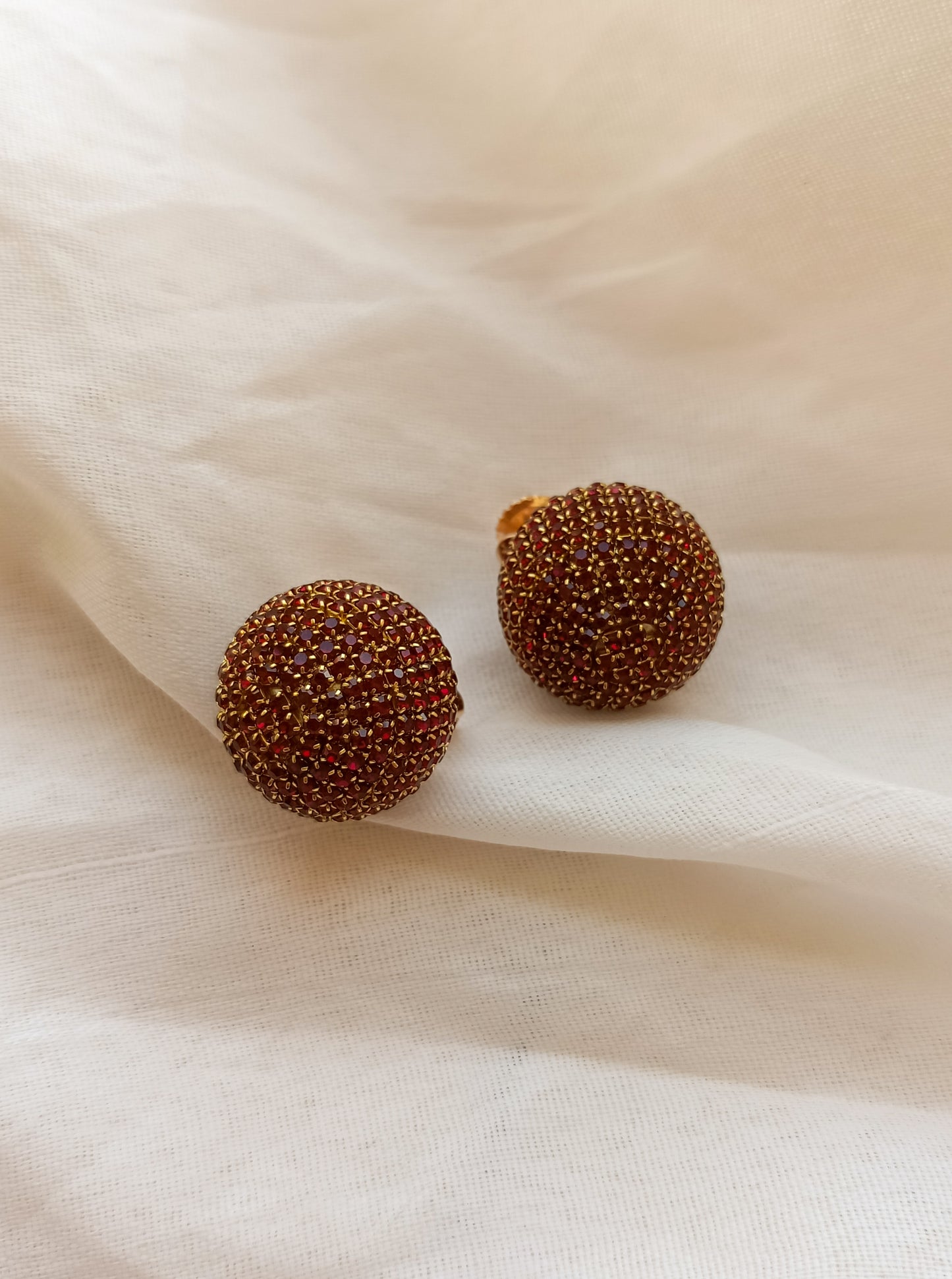 Brown Bold Stud